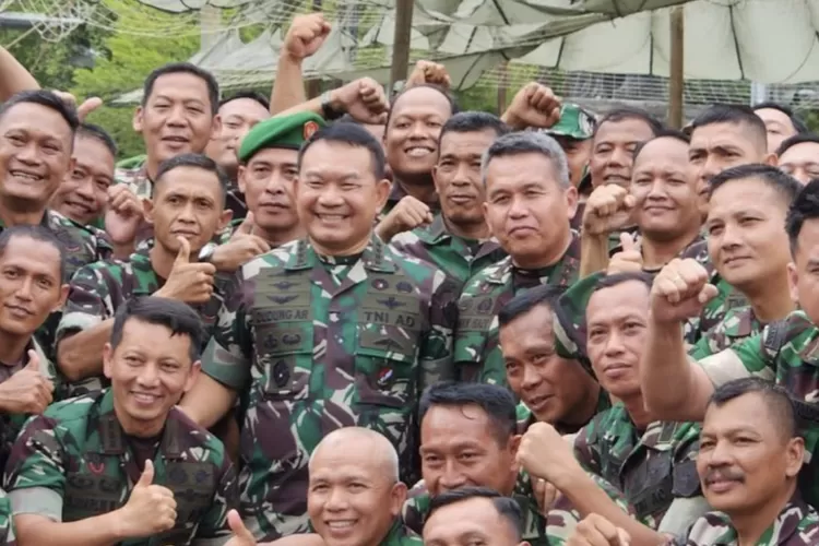 Jenderal Dudung Imbau Purnawirawan TNI AD Tak Gunakan Atribut TNI Saat Berpolitik.  (Dispenad.)
