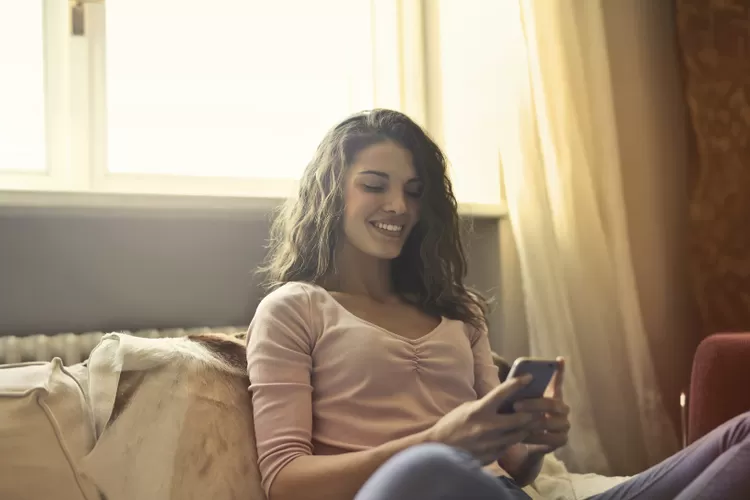 Ilustrasi ungkapkan rasa suka (Pexels/Andrea Piacquadio)