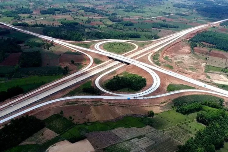 Proyek tol trans Sumatera sepanjang 738,46 yang sudah beroperasi memudahkan konektivitas pengemudi dari berbagai kota. (Dok Hutama Karya.)