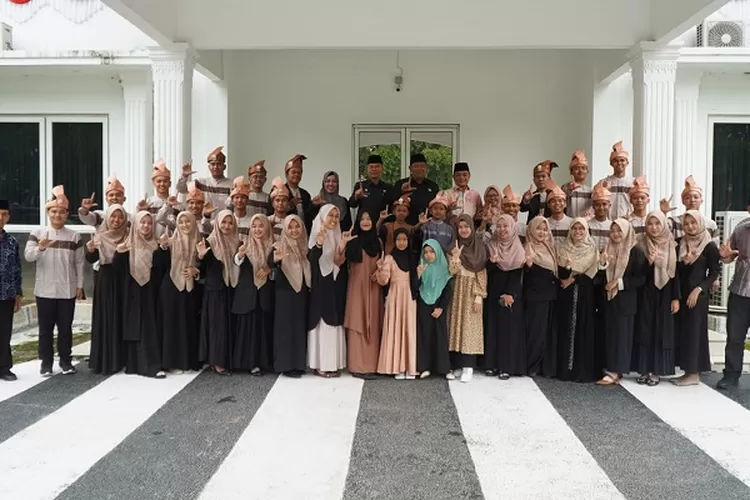 Kafilah Qasidah Kabupaten Langkat akan mengikuti festival tingkat Provinsi Sumut di Medan  dilepas Plt Bupati Langkat H Syah Afandin  (Realitasonline.id/AA)