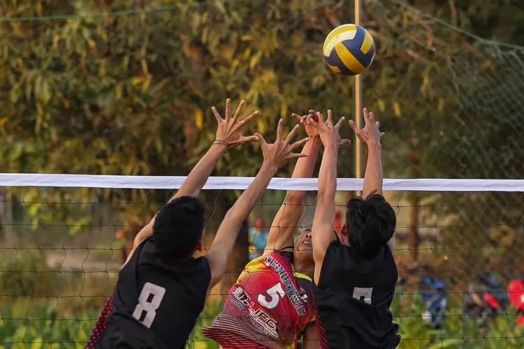 Pena Mas Ganjar Gelar Pertandingan Bola Voli Antar Anak Muda di Jawa Tengah