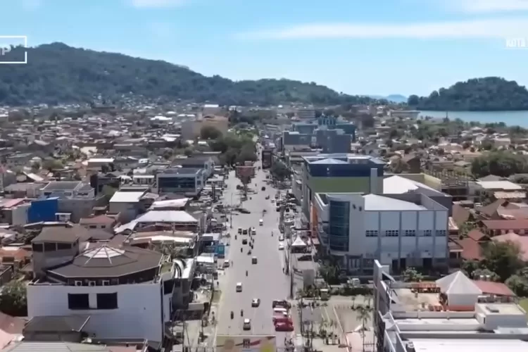 Kota Padang (YouTube: Netizen Pasbar)