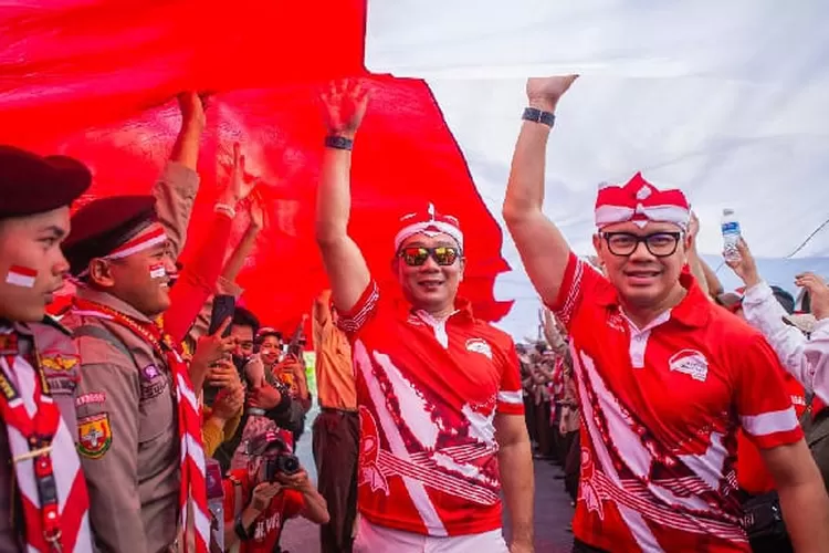 Foto Walikota Bogor dan Gubernur Jabat menyemarakkan HUT Kemerdekaan RI
