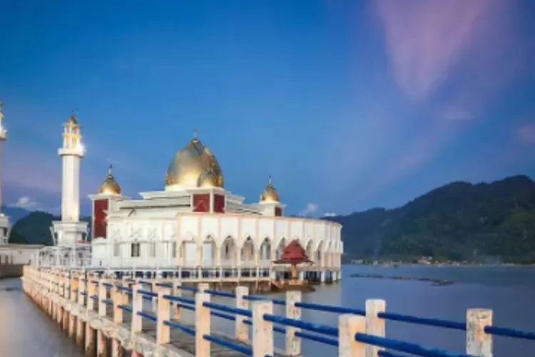 Masjid Terapung Samudera Ilahi di Painan