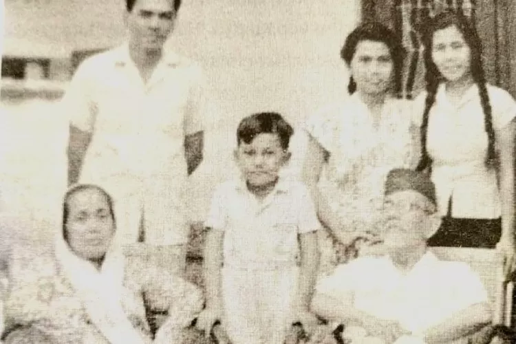 Haji Agus Salim dan Anak-Anaknya. (dok. PWMU )