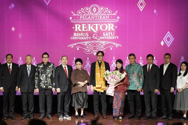 Rektor BINUS UNIVERSITY dan SATU University setelah Upacara Pelantikan.