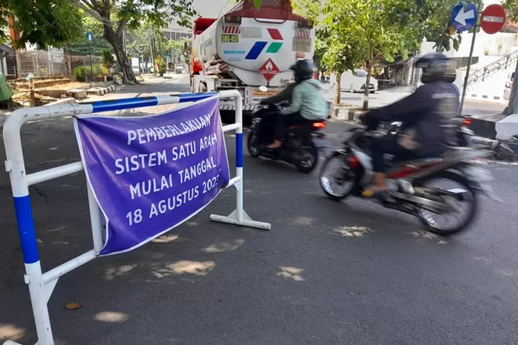 Dishub sudah memberikan imbauan mengenai perubahan satu arah di Jalan Veteran Semarang.  (Ayosemarang.com/ Audrian Firhannusa)