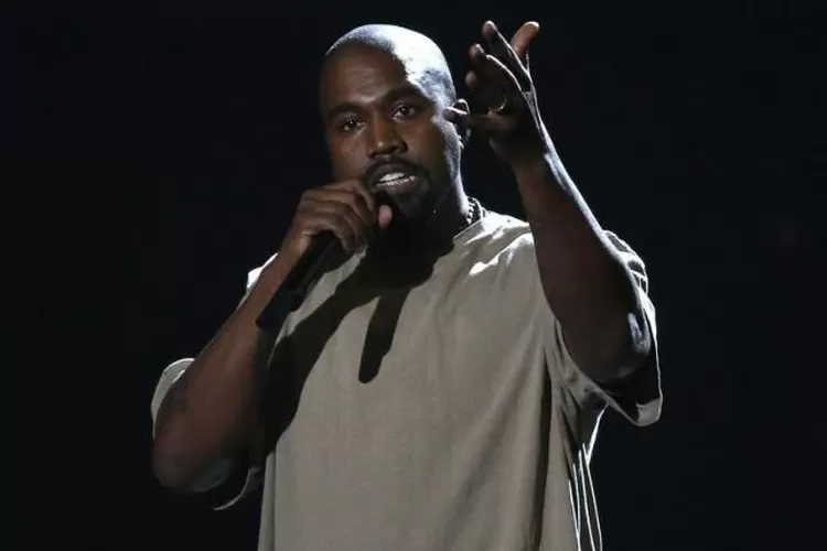 Kanye West dalam MTV Video Music Awards 2015 di LA, California, Amerika Serikat. (REUTERS/Mario Anzuoni)