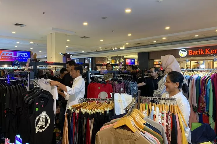 Presiden Joko Widodo mengunjungi Botani Square, Kota Bogor untuk berbelanja baju dan alat dapur, Minggu (5/5/2019). (Khusnul Khatimah/Ayobogor.com)