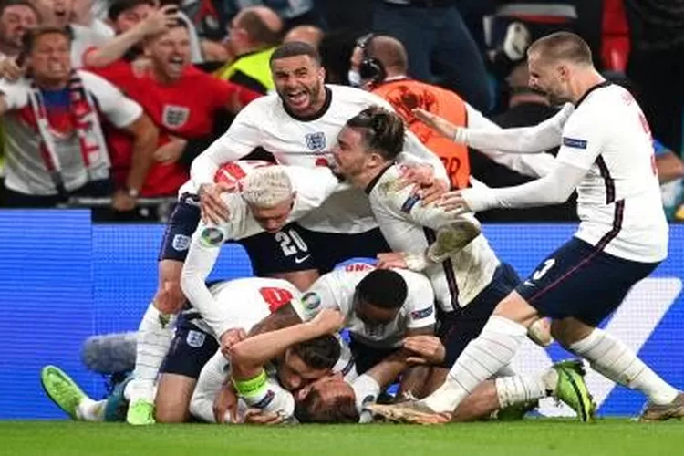 harry-kane-bawah-dari-inggris-merayakan-dengan-rekan_210708042648-957