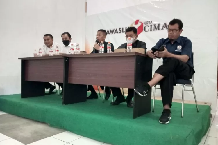 Badan Pengawas Pemilu (Bawaslu) Kota Cimahi, mengadakan sosialisasi sengketa pemilu, di kantor Bawaslu Kota Cimahi Jalan Babakan, Kota Cimahi, Selasa (24/5/2022). (Foto