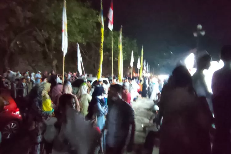 RAMAI : Warga dari berbagai wilayah datang untuk mengikuti ceramah UAS. 