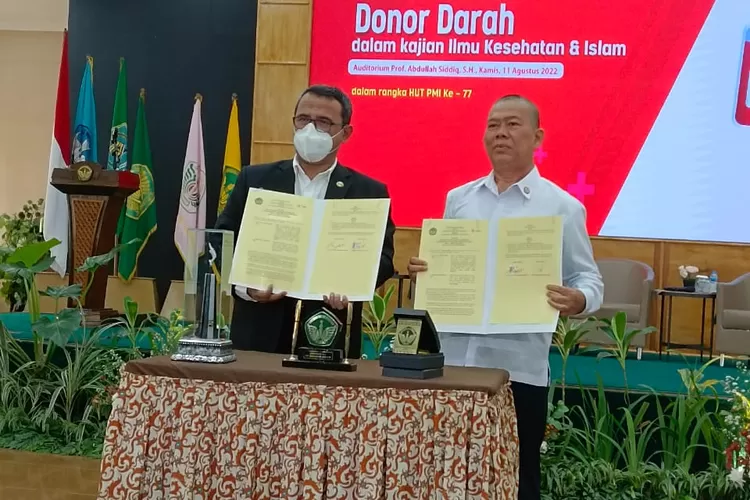 MoU ditandatangani langsung oleh Rektor UIKA Bogor, Prof Endin Mujahidin dengan Ketua PMI Kota Bogor, Edgar Suratman.