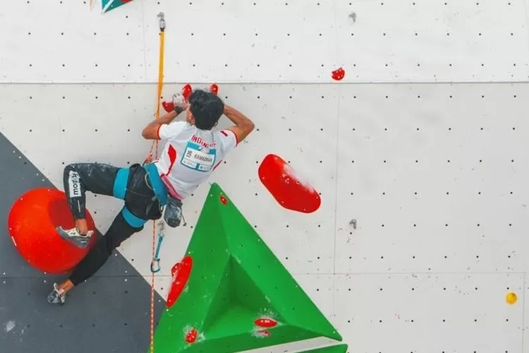 Climber Indonesia Raviandi Ramadhan lolos ke final nomor lead IFSC World Cup 2022 di Jakarta. (Raviandi Ramadhan/Instagram