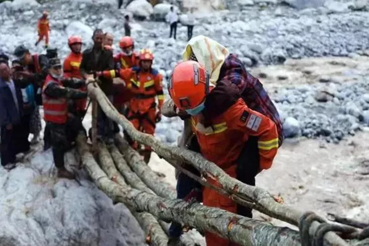 Proses evakuasi korban gempa Sichuan, China/Net