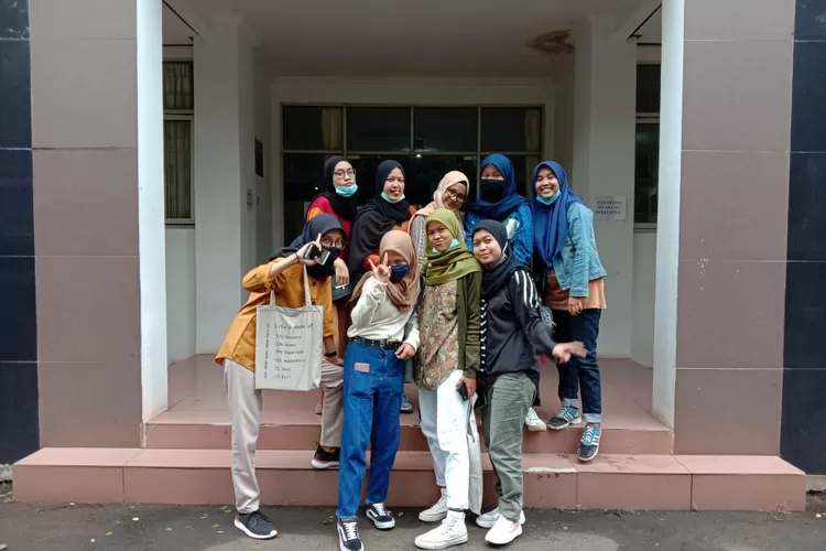 Gedung Teknik Grafika dan Penerbita. Sumber foto : dokumen pribadi.