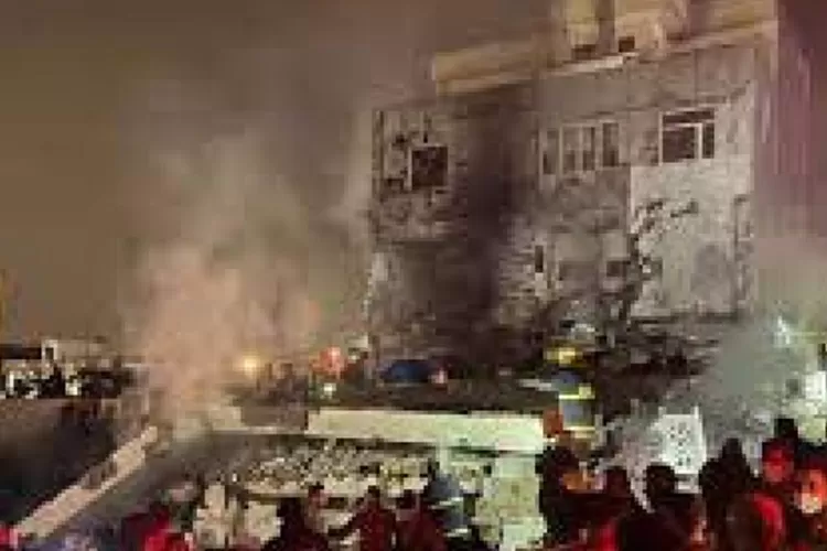 Kamp pengungsi Jabalia di Jalur Gaza yang terbakar pada Kamis malam 17 November 2022