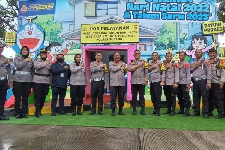  Kapolda Jawa Barat Irjen Pol. Drs. Suntana, meninjau sarana dan prasarana Pos Pengamanan di wilayah hukum Polres Subang, jalur jalan tol ASTRA Cipali, Kamis (22/12/2022). (ist)