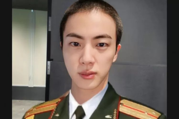 Jin BTS saat wamil. (Instagram)