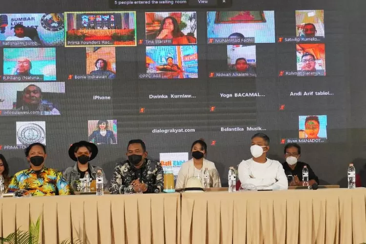 Foto 4 - Suasana Press Conference OST Web Series Mimi Mintuno Tresno pada Minggu, 30 Mei 2021 di Yogyakarta. (Dok. Istimewa)