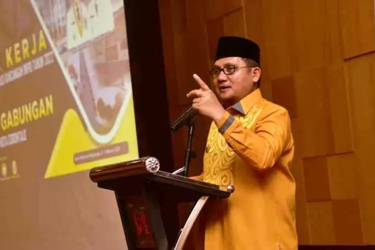 Walikota Gorontalo, Marten Taha memberikan sambutan dalam Rapat Kerja Pengendalian dan Evaluasi Rancangan RKPD 2022. (foto:istimewa)