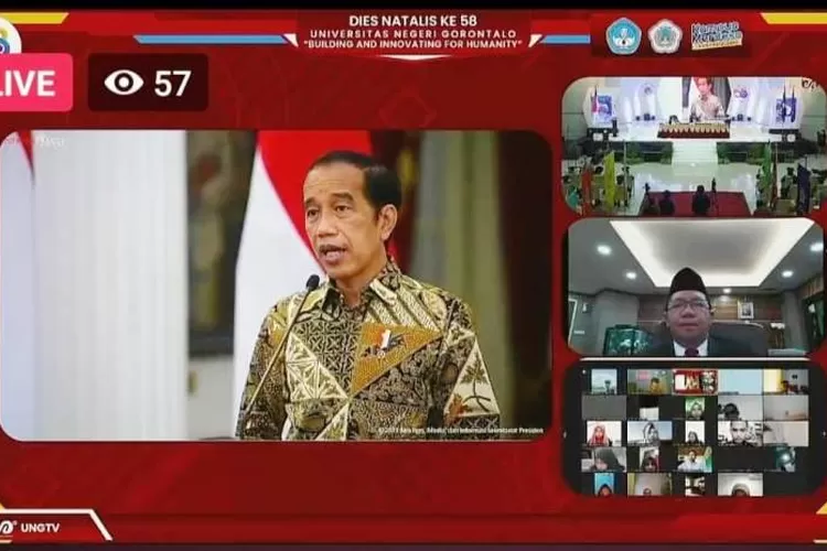 Presiden RI, Joko Widodo saat memberika sambuta dan arahan pada pelaksanaan Dies Natalis UNG ke 58. (foto:hms)