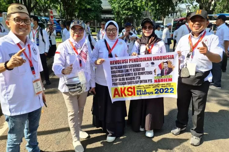 Ketua YBMG dan Rektor UBM Gorontalo hadir bersama pimpinan perguruan tinggi se Provinsi Gorontalo ikut serta dalam aksi damai.