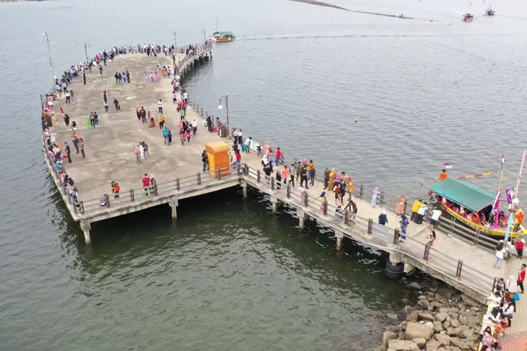 Tamiyati Pertama Kali ke Ancol, 3 Jam Naik Motor Bareng Anak dari Karawang