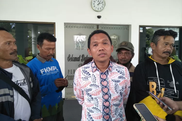 Warga Datangi Pemkab Lumajang Minta Izin Usaha Tambang CV DTS Dan PT