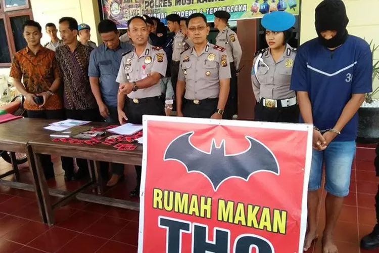 Awas! Ada Batman di Jalan Lintas Timur Sumatera, Ini Pekerjaannya... - Jawa  Pos