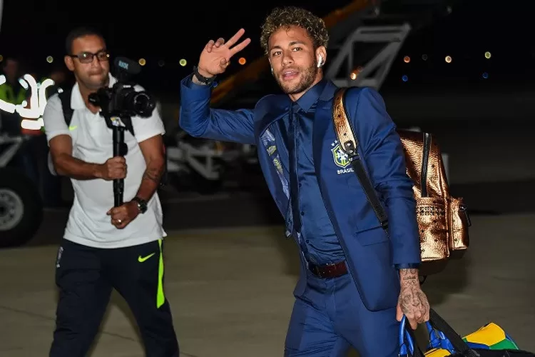 Diganduli Tas Emas, Neymar Percaya Diri Bersama Brasil - Jawa Pos