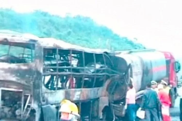 Tragis, Bus Dan Truk Tabrakan Di Tiongkok Akibatkan 11 Korban Tewas ...