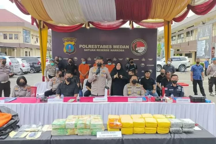 Polisi Gagalkan Peredaran 42 Kg Sabu Asal Malaysia Di Medan, 3 Pria ...