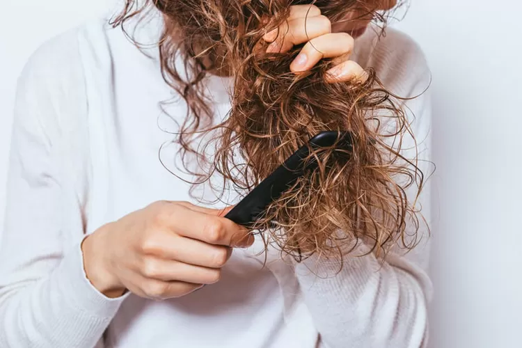 Penyebab Rambut Kusut Setelah Bangun Tidur: 12 Hal yang Tidak Anda Sadari