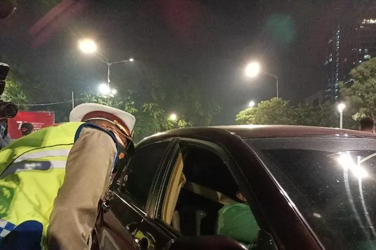 ppkm-darurat-dimulai-kawasan-bundaran-hi-ditutup_169