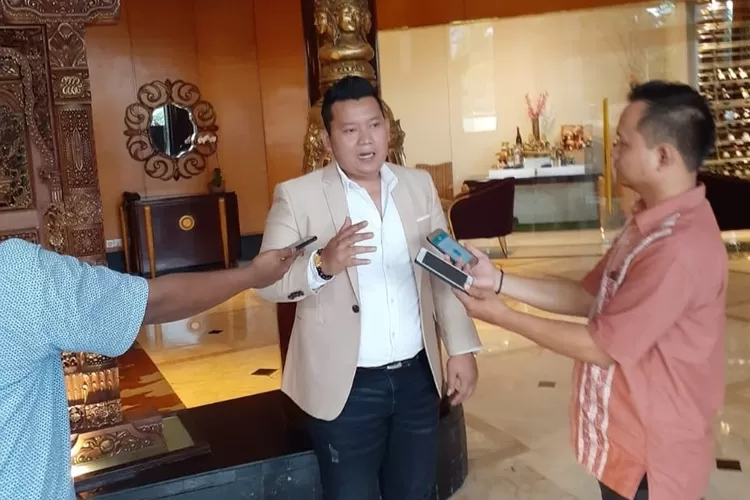 b9949bba-f0c4-4fbc-b74b-9c99be55f06c