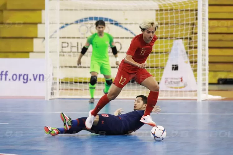 TUMBANG: Indonesia saat melawan Thailand di AFF Futsal Championship 2019