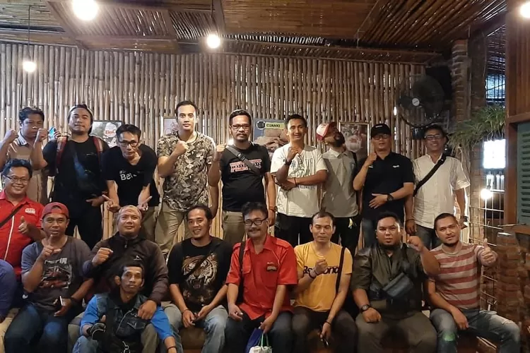 KOMPAK: Ikatan Jurnalistik Televisi Indonesia Bogor Raya foto bersama usai menggelar pra-musda.