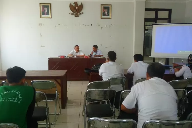 SOSIALISASI: Suasana peningkatan pajak di aula Kecamatan Cariu, kemarin.