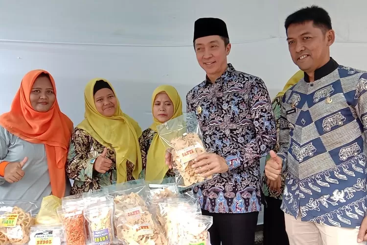 OPTIMIS: Wakil Wali Kota Bogor, Dedie A Rachim, bersama jajaran saat menerima Tim Evaluasi P2WKSS di RT 03/07, Kelurahan Tanahbaru, Bogor Utara, kemarin.