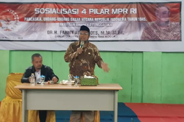 PROGRAM: Anggota MPR RI periode 2019-2024, Habib Fahmy Alaydroes, saat melakukan kegiatan sosialisasi 4 pilar MPR RI di Desa Kabasiran, Kecamatan Parungpanjang.