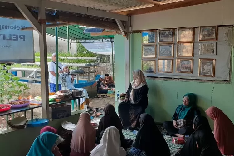 SILATURAHMI: Suasana memperingati hari kelahiran Nabi Muhammad SAW yang digelar KSM Jampang Gemilang, kemarin