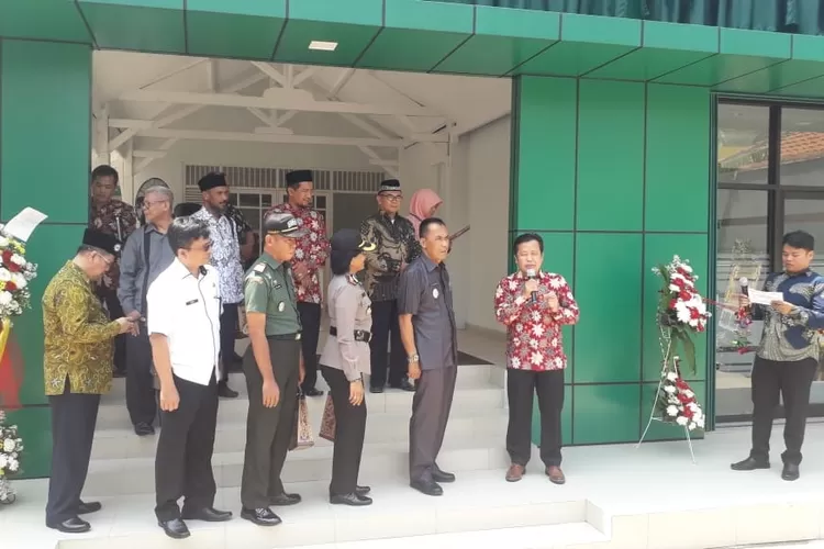 SAMBUTAN: Camat Ciampea, Chaerudin Felani, saat sambutan Koperasi Khaeruummah, kemarin.