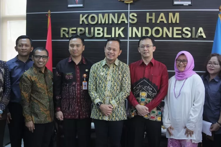 KUNJUNGAN- Walikota Bogor Bima Arya bersama Komisioner Komnas HAM bertekad membangun program penguatan toleransi.