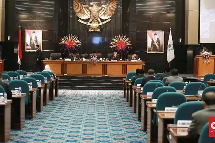 SERIUS: Pemerintah Provinsi DKI Jakarta saat menyampaikan Rancangan APBD 2020.