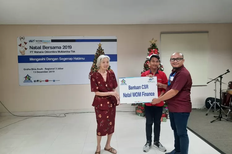 KEGIATAN: WOM Finance cabang Bogor usai menggelar bakti sosial di Panti Asuhan Graha Bina Asuh di Jalan Raya Baru Kemang, Kabupaten Bogor.