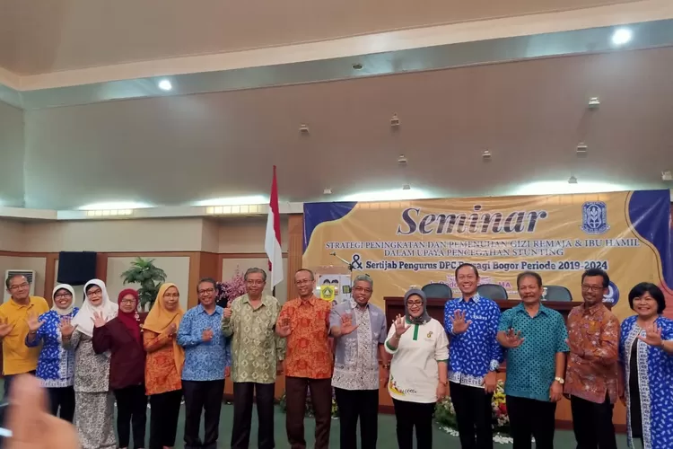 KOMPAK: DPC Persagi Bogor foto bersama Dinkes Kabupaten Bogor usai seminar pencegahan stunting.