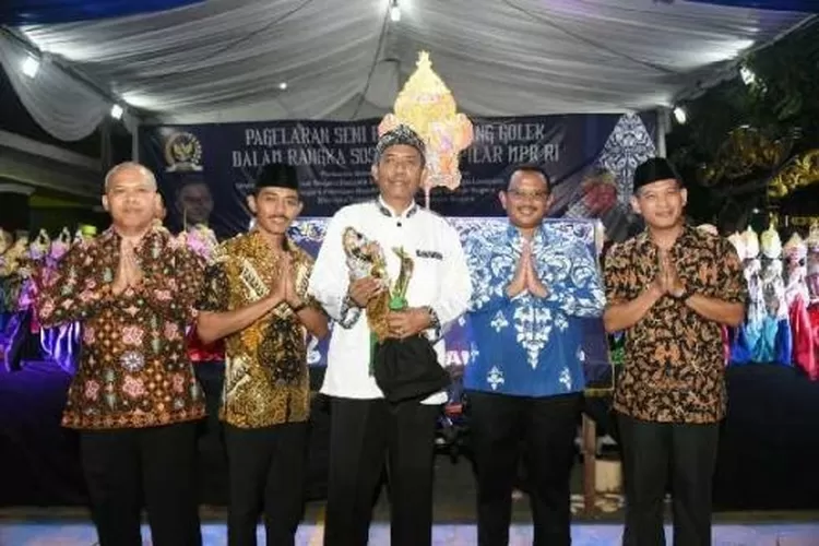 LESTARIKAN: Pagelaran wayang golek digunakan untuk menyosialisasikan empat pilar MPR RI.