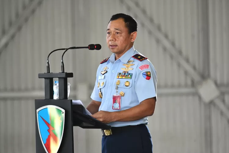 KUNJUNGAN: Wakasau Mars-dya TNI Fahru Zaini Isnanti saat memberi pencerahan kepada ratusan personel TNI AU di Lanud Ats Bogor.