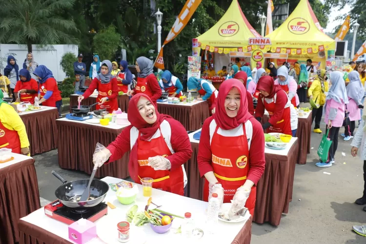 CERIA: Para istri ASN Kota Bogor saat mengikuti Lomba Memasak dalam kegiatan HUT ke-20 Dharma Wanita.